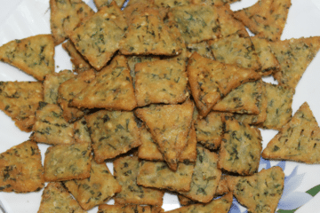 Palak Mathri Recipe