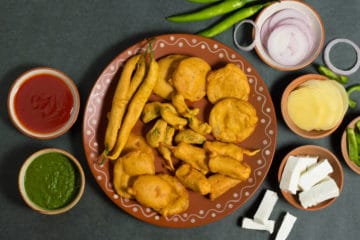 assorted pakora platter